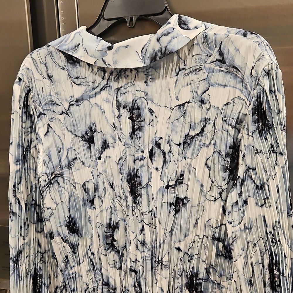 💕VINCE💕 Lilly Pleated Blouse ~ Pale Azure Small S NWOT - Picture 11 of 14